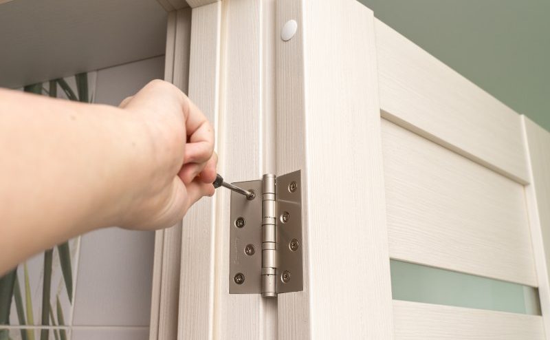 Jak poprawnie zamontować drzwi w kasecie? - Poradnik montażu drzwi przesuwanych ścianek i chowanych