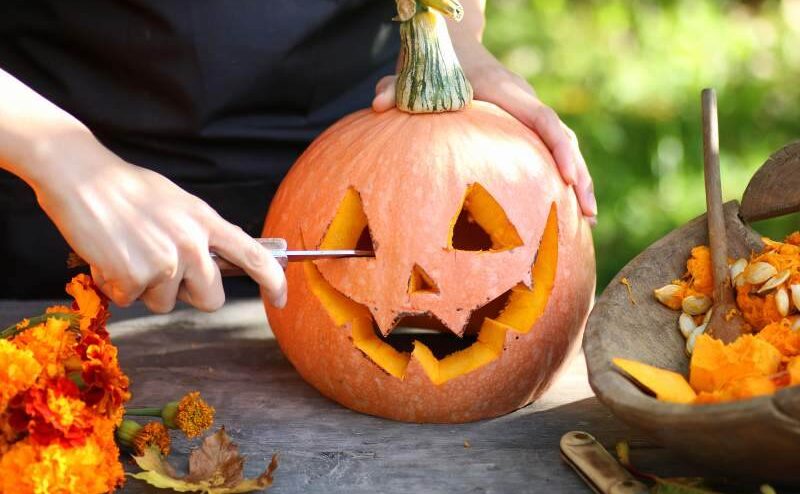 Jak ozdobić dynię na Halloween do wnętrz i na zewnątrz?